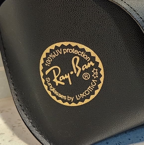 Ray-Ban sunglasses case - Picture 4 of 7